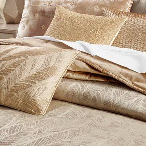 Hudson Park Ethereal Complete Queen Bedding Set 7 items.